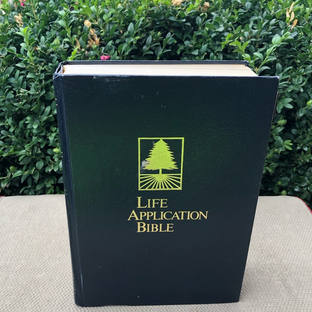 Life Application Bible Black with Green Logo  by Tyndale 1993